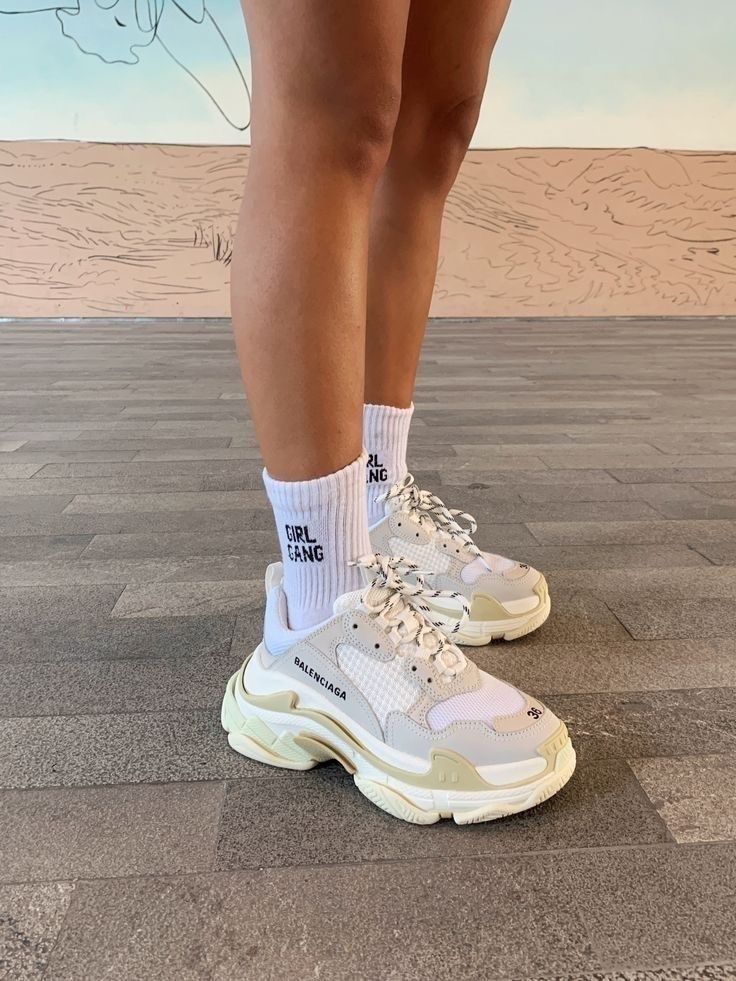 Balenciaga лучший подарок для девушки